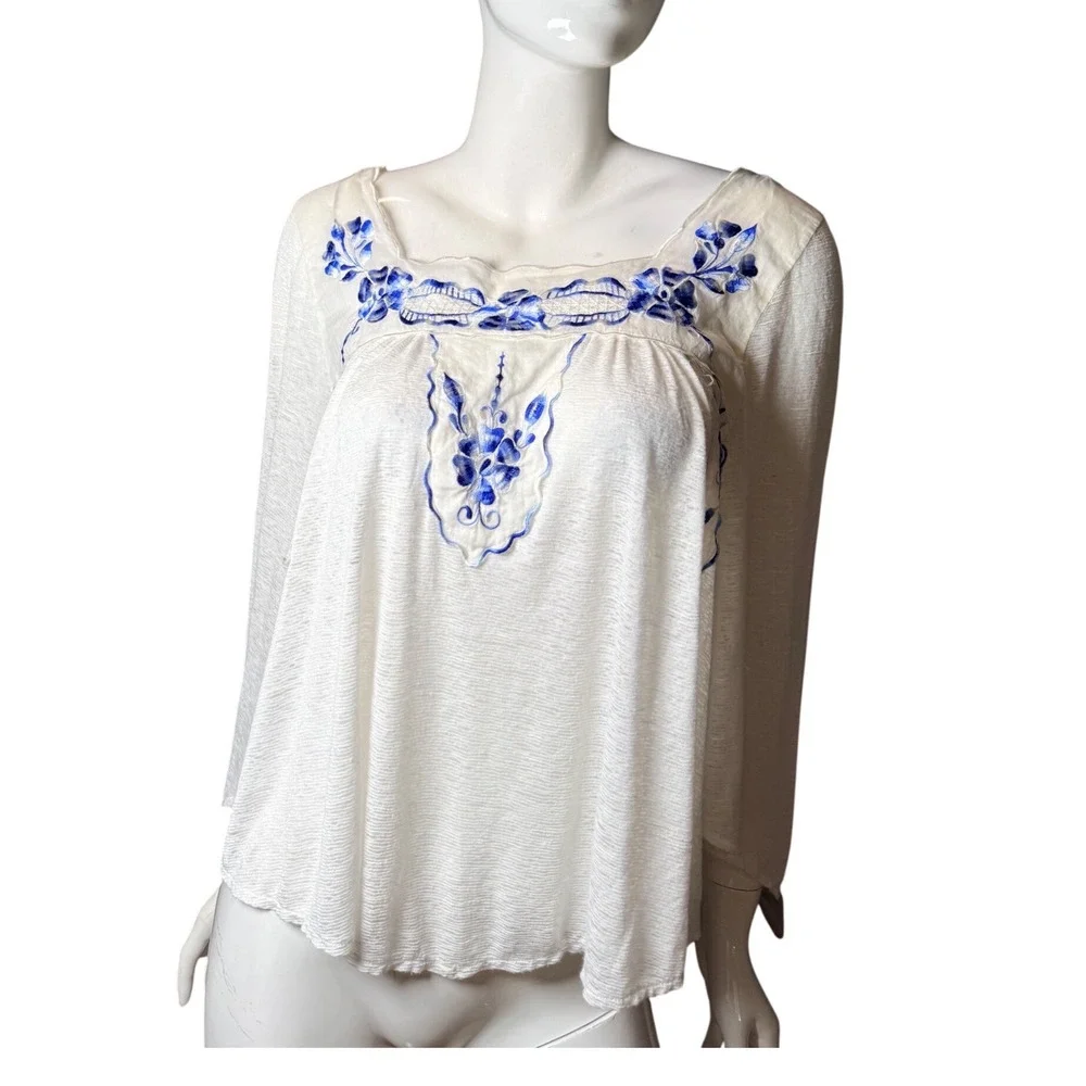 Free People White Blue Floral Embroidered Boho Peasant Blouse Top Medium